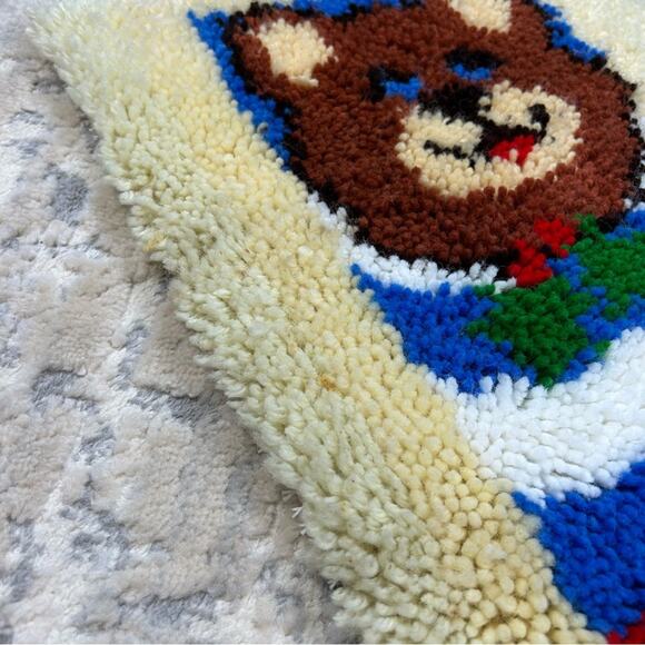 Vintage Latch Hook Yarn Christmas Bear Stocking Wall Hanging Decor 1970’s - Picture 5 of 5